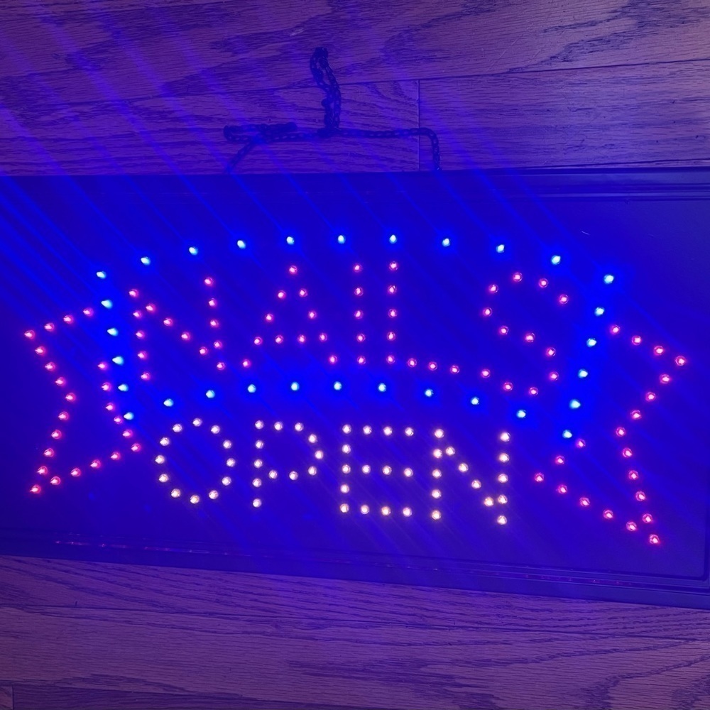NAILS OPEN LIGHTED LED SIGN FLASHING / Open Box - Picture 2 of 3